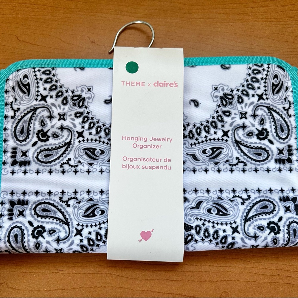 Claire's Bandana Hanging Jewelry Organizer